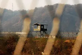 朝鲜战场著名的“三八线”，竟是他在30分钟内用红铅笔在地图上随手一划决定的图片