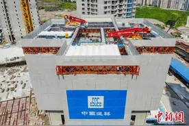 国内首台“住宅造楼机”重庆投用：最快可三天建好一层楼图片