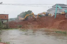 拆桥泄洪，西洞庭毛里湖守堤“生死战”视频封面