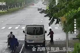 老人“赖”快递车上不下来 她走失横跨了两个区图片