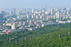 我在千佛山顶赏日落：一轮红日映射悠久老城 华灯初上照耀无限生机图片