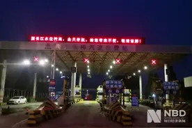 现场直击丨洪峰下的长江南京段：板桥汽渡已暂时停航图片