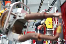 重庆：汽车零部件供不应求图片