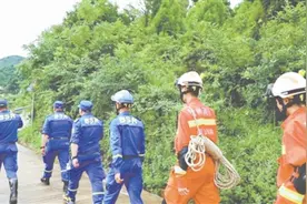开展应急救援行动 减少群众经济损失图片