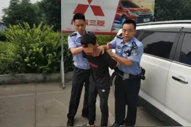 什么操作？乐山一小偷遇民警，边逃跑边吞打火机图片