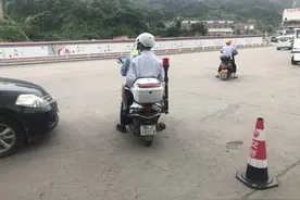 又有考生忘带准考证 交警蜀黍火速送达图片