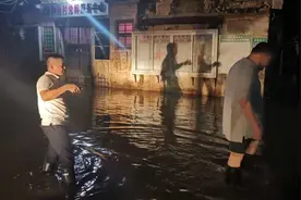 广东汕头下“开水”气象局发布橙色预警，雷暴雨致多地“水浸街”