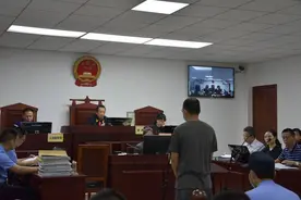 四川省纪委监委驻省机关事务管理局纪检组 在庭审现场搞警示教育图片