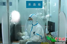 上海医疗机构启用户外核酸采样工作站 保障一线采样医护健康与安全图片