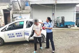 老太太为什么冲上去拦警车？她想回家却迷了路图片