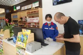 争先扛旗冲刺时，广西这些加油站真拼图片