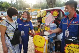 集市“叫卖”，送米试食！易捷店也赶上了一波地摊经济潮图片