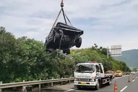 “我以为我要完了！”浙江男子油门当刹车，车辆失控坠入百米外的池塘……图片