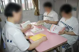 “学四史 走正路”看服刑女犯如何学“四史”图片
