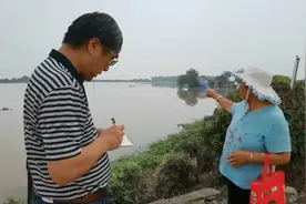 “我们相信政府相信党，不担心！”记者实地探访丹徒江心洲：江水滔滔水情急 抗洪抢险防汛忙图片