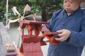 63岁中国爷爷成油管网红，被赞“当代鲁班”视频封面