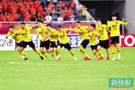 兵马未动粮草先行 中超广东三队大巴启程奔赴赛区图片