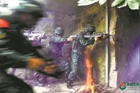 山地反恐战斗演练打响，武警特战队员激战黑虎山（图）图片