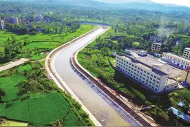 用双脚丈量江河 四川岳池嘉陵江渠江出境断面水质达到地表水Ⅱ类图片