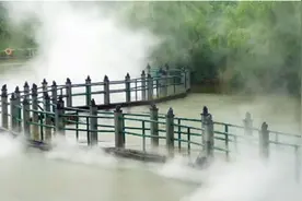 遂平：雨中嵖岈山云雾缭绕，美如仙境图片