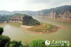 绿波荡漾母亲河 富足美满黄河人图片
