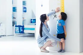 孩子测骨龄更方便了，浙大儿院发布新型骨龄检测仪，诊间一分钟就完成图片