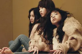 小S三女儿合体拍大片 眼神超酷镜头感十足图片