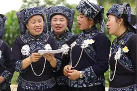 山歌伴飞新思想 政策唱进歌声里图片