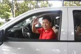 上海第一辆沪C牌照“皮卡”今天上午登记上牌！通行权限与沪C号牌小客车一致图片