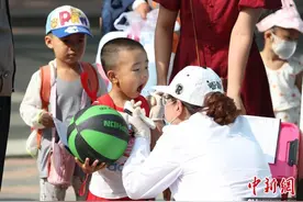吉林长春幼儿园陆续开园：萌娃笑脸重现图片