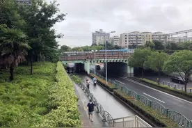 暴雨后“瀑布”要流四五天！祁连山南路地道多次整改为何积水难除？图片