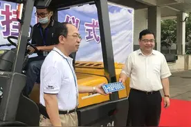 武汉工程机械也要上牌了！首批700余台非道路移动机械获环保“身份证”图片