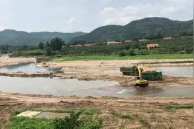 淄博：以“河道清淤”为名疯狂挖砂卖砂，砂厂工人信誓旦旦称合法视频封面