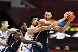 广东男篮击败广厦豪取26连胜，追平CBA单赛季最长连胜纪录图片