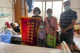 西安一小区保安生病 业主捐3万多元还资助7岁女儿至大学毕业图片