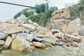 黄山市水毁古桥部分构件“水落石出”图片