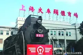 静安这座老牌体育场曾是东亚运动会的训练场，如今是附近居民的健身后花园图片