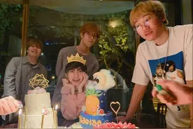 IG官博晒为宝蓝庆生现场：胜利是最好的祝福图片