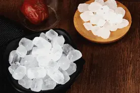 白色冰糖和黄色冰糖哪个比较好？图片