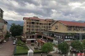 楼下歌城噪音扰民多次反映未解决，业委会状告主管部门 法院一审：撤销经营许可证图片