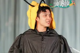 黄明昊沙滩演唱会释放自我 王一博“浪慢”上瘾图片
