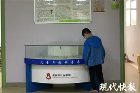 7岁男孩误吞徽章，听说要开刀不敢说实话图片