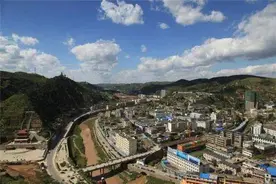 这个黄土高原上的贫困县，有了“互联网+”“人工智能”扶贫产业图片