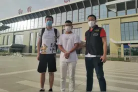 上海咬人男子将被押解回沪 自称“当时喝得要断片了”图片
