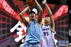 再下一城 新疆队107:94擒山东男篮图片