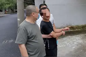 男子在汽车后备箱放了半条烟，结果损失数万元图片