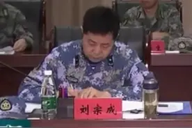 两少将，有新职图片