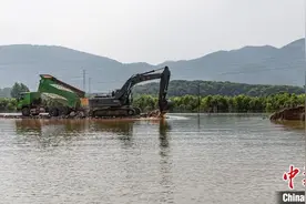 湖北阳新富河葵赛湖段溃口合龙图片