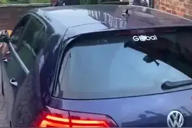 英雄待遇！利兹联球迷扎堆上门道贺，贝尔萨低调致谢视频封面