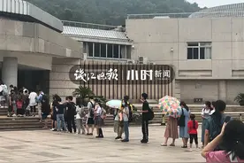 一大早那么多杭州人排队，他们在等什么？浙江图书馆的自习室真香图片